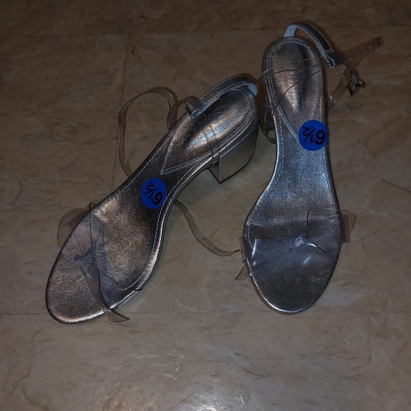 Shnutz Elyda  mid silver bow tie anckle strap open toe sandals size 6.5B nwt - Picture 4 of 7